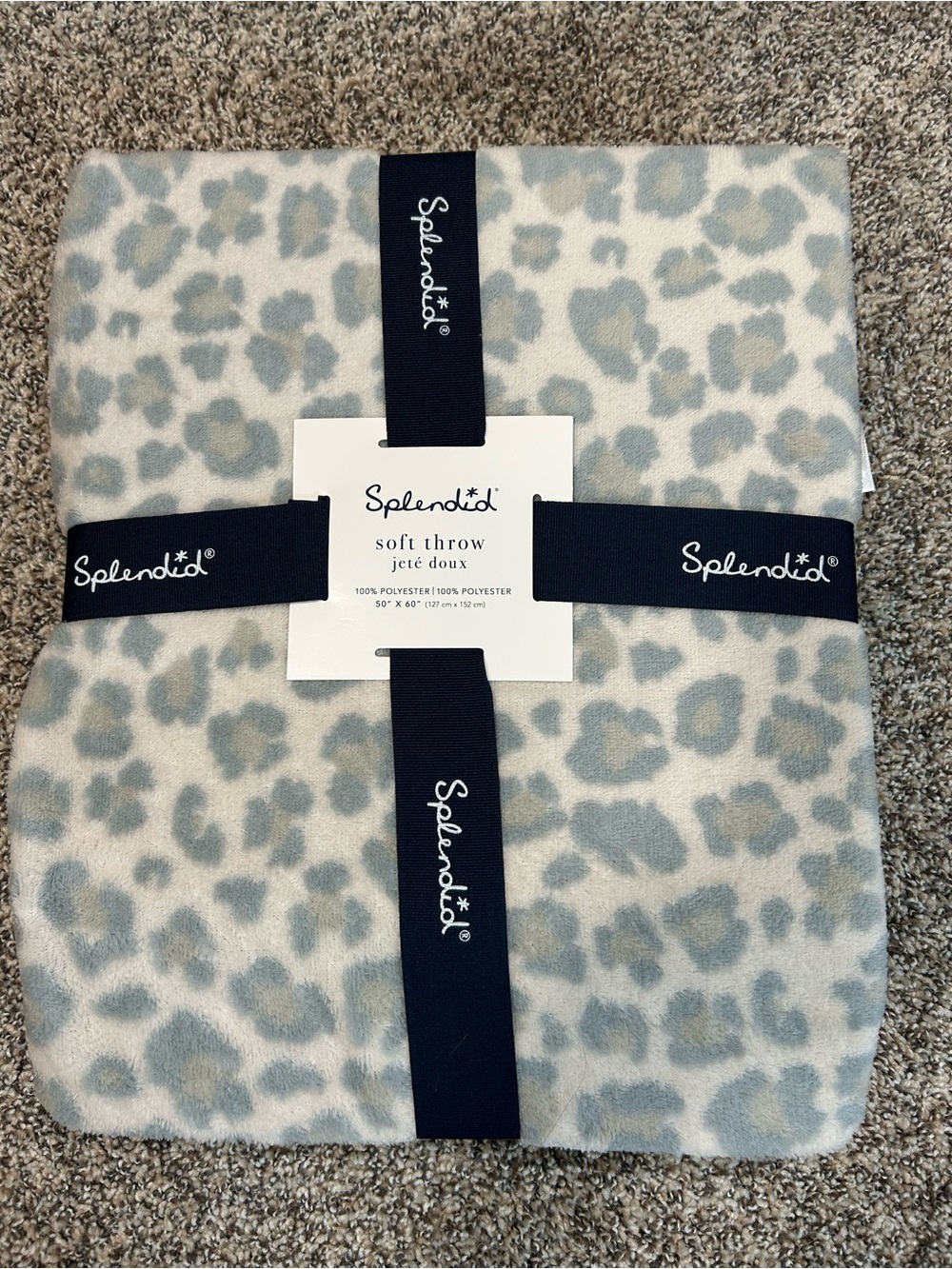 Splendid Gray and White Leopard Print Throw
